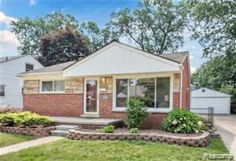 8511 YALE Street Oak Park City MI 48237