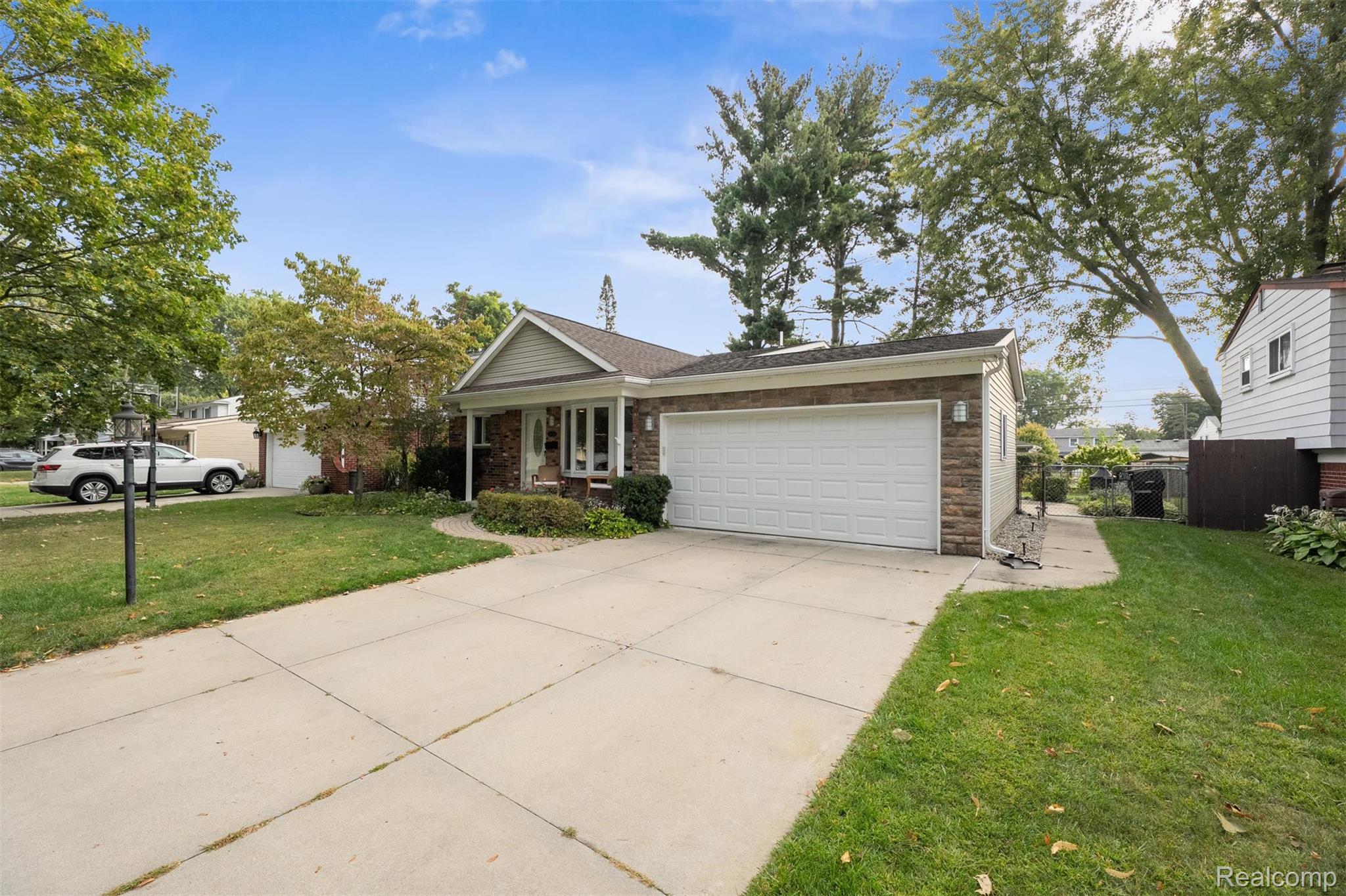 15036 Lakewood Drive