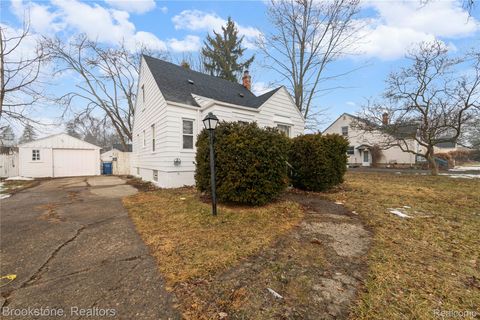 22373 Cyman Avenue Warren City MI 48091