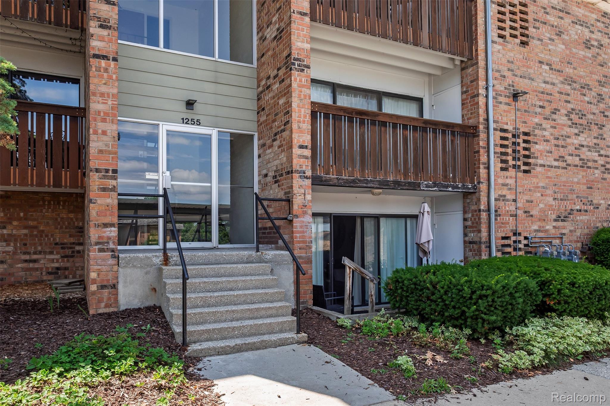 1255 S Maple Road 101