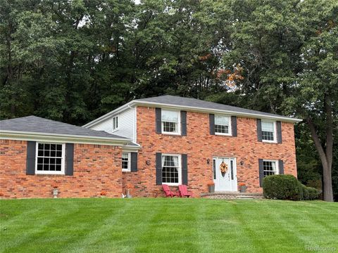 5540 Bostall Woods Drive Oakland Charter Township MI 48306