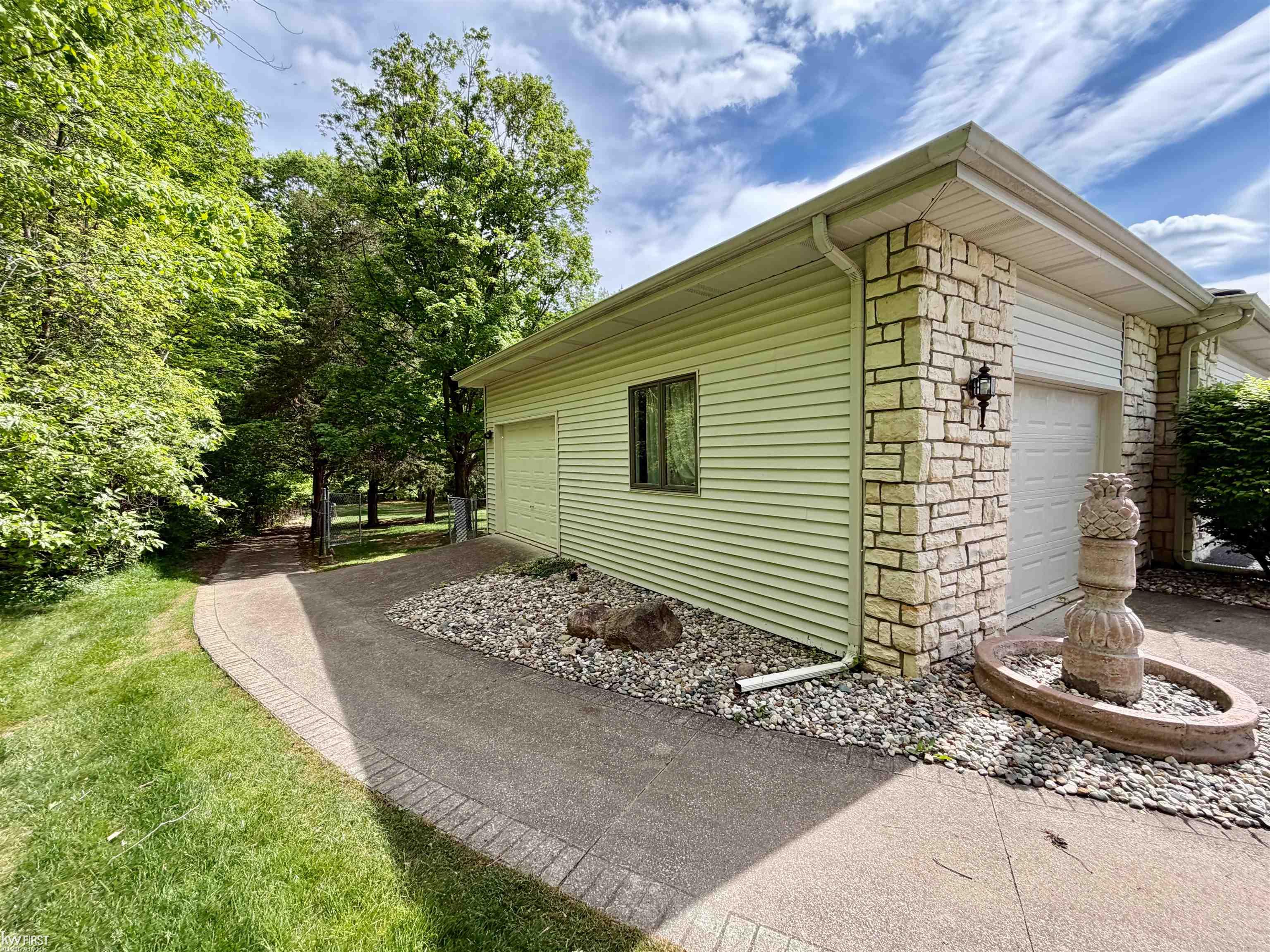 7432 River Road