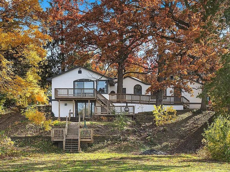 1726 W OAKLEY PARK Road