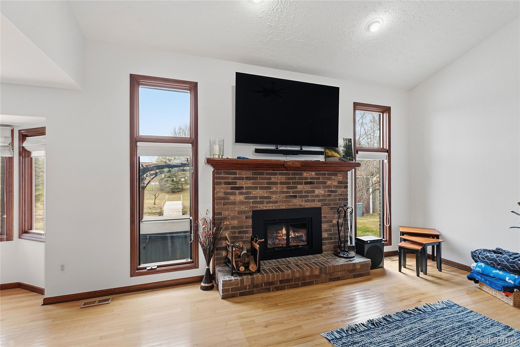 26525 Mapleridge Drive