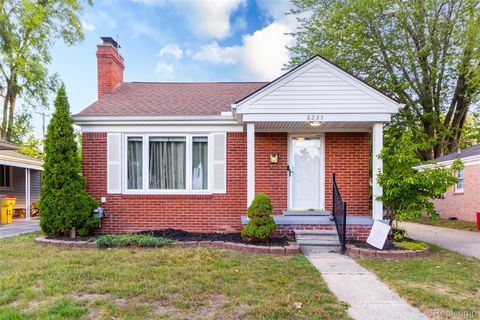 8235 Mackay Court Utica City MI 48317
