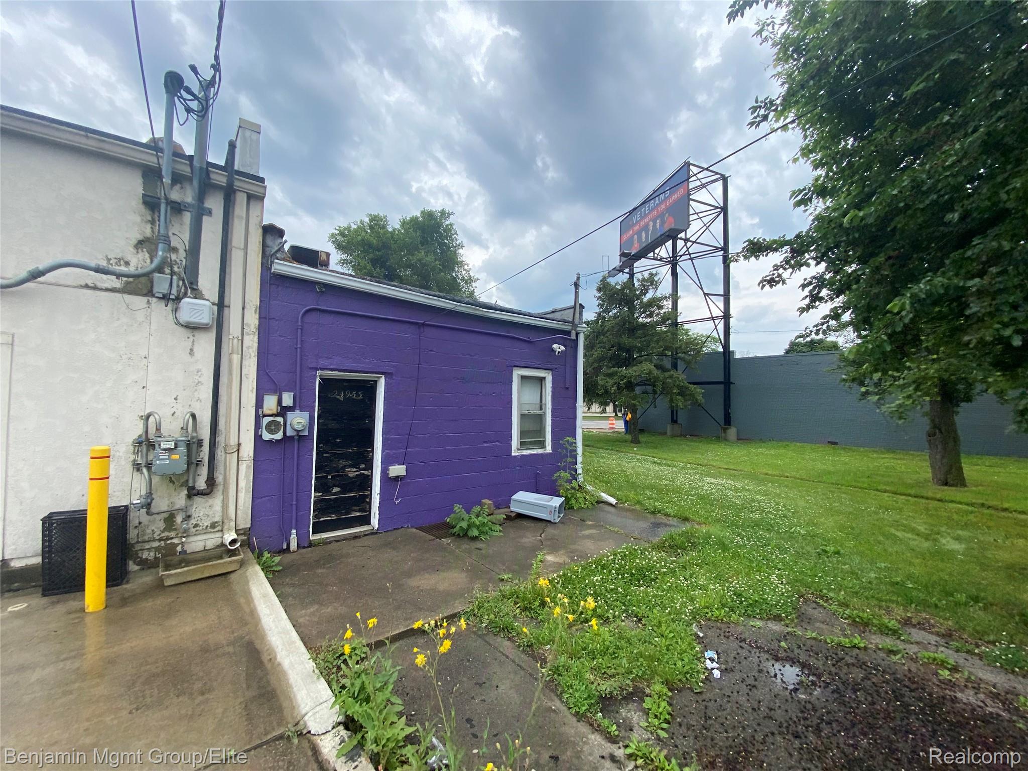 24953 Gratiot Avenue