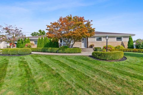 38098 Seaway Court Harrison Charter Township MI 48045