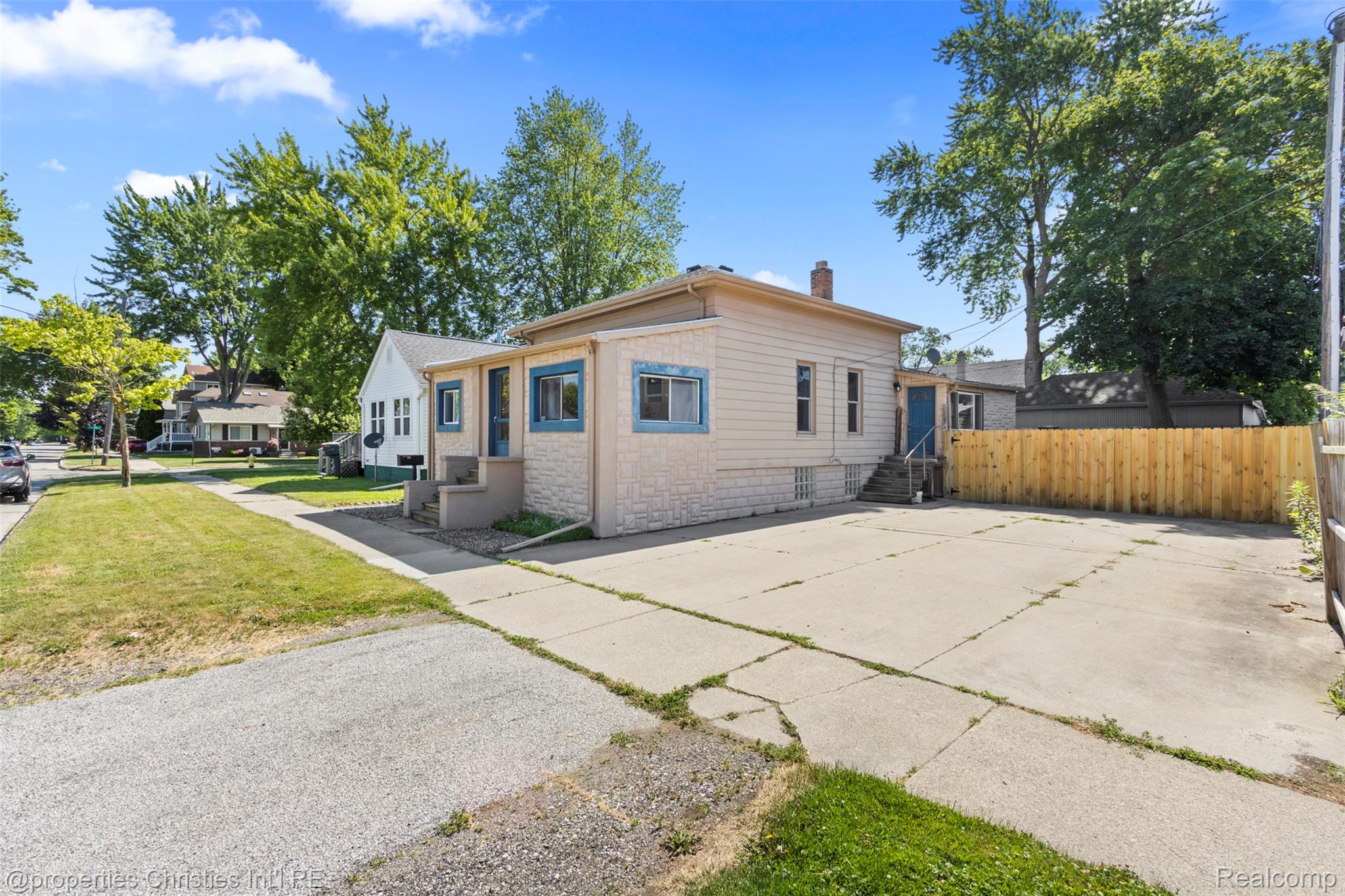 128 N Mary Street
