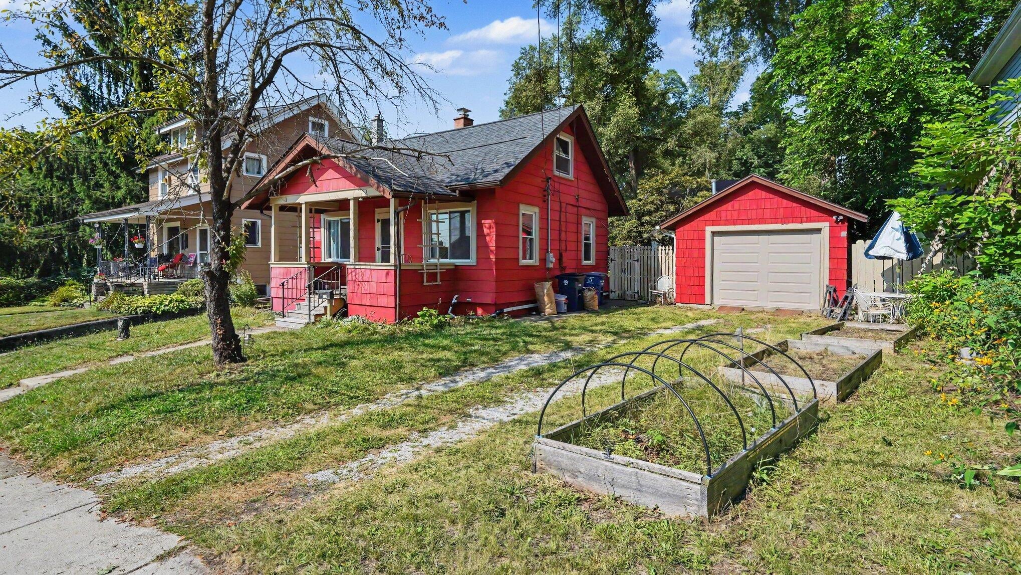 723 Daniel Street