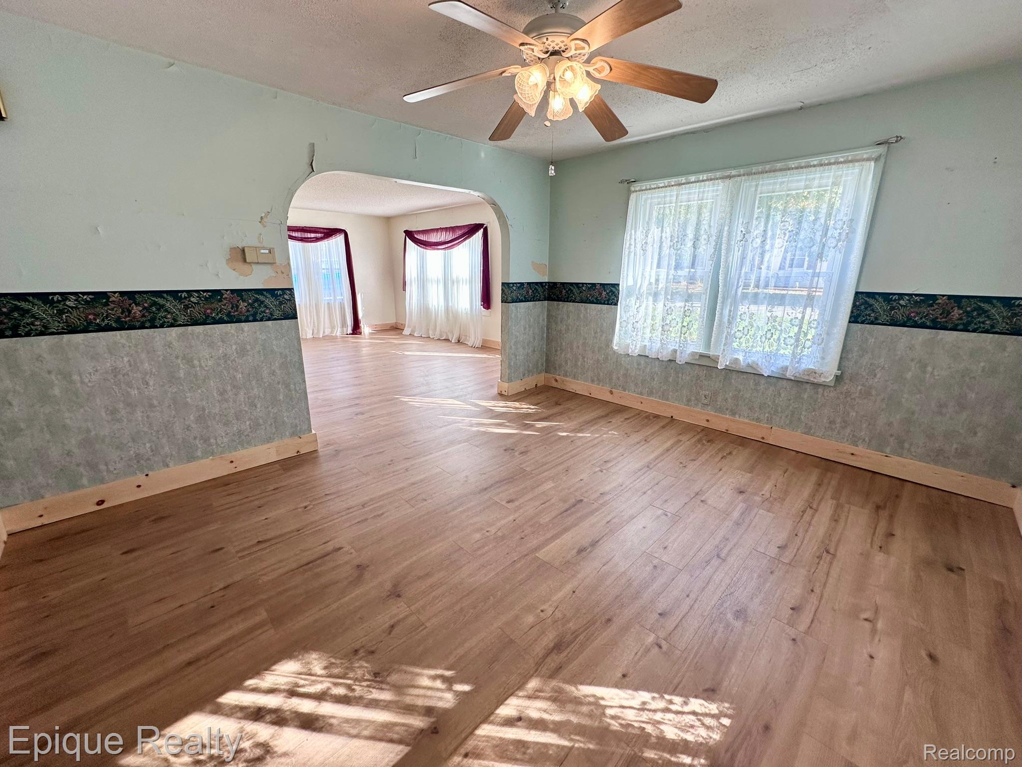 305 N Kennefic Street