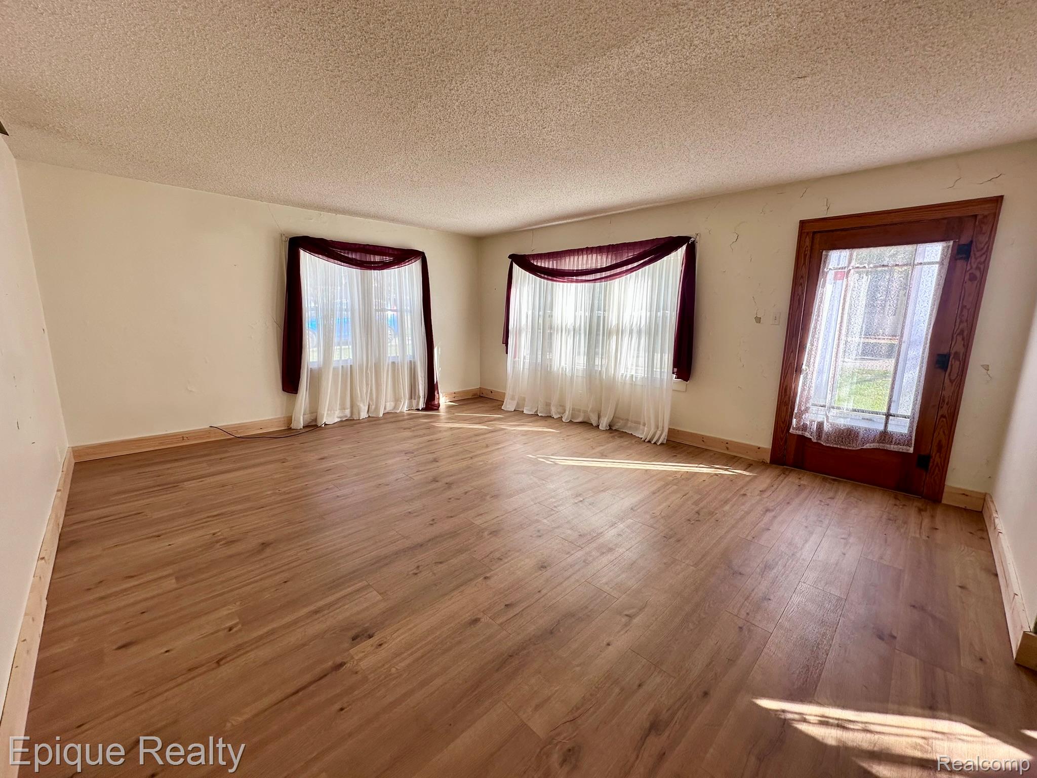 305 N Kennefic Street