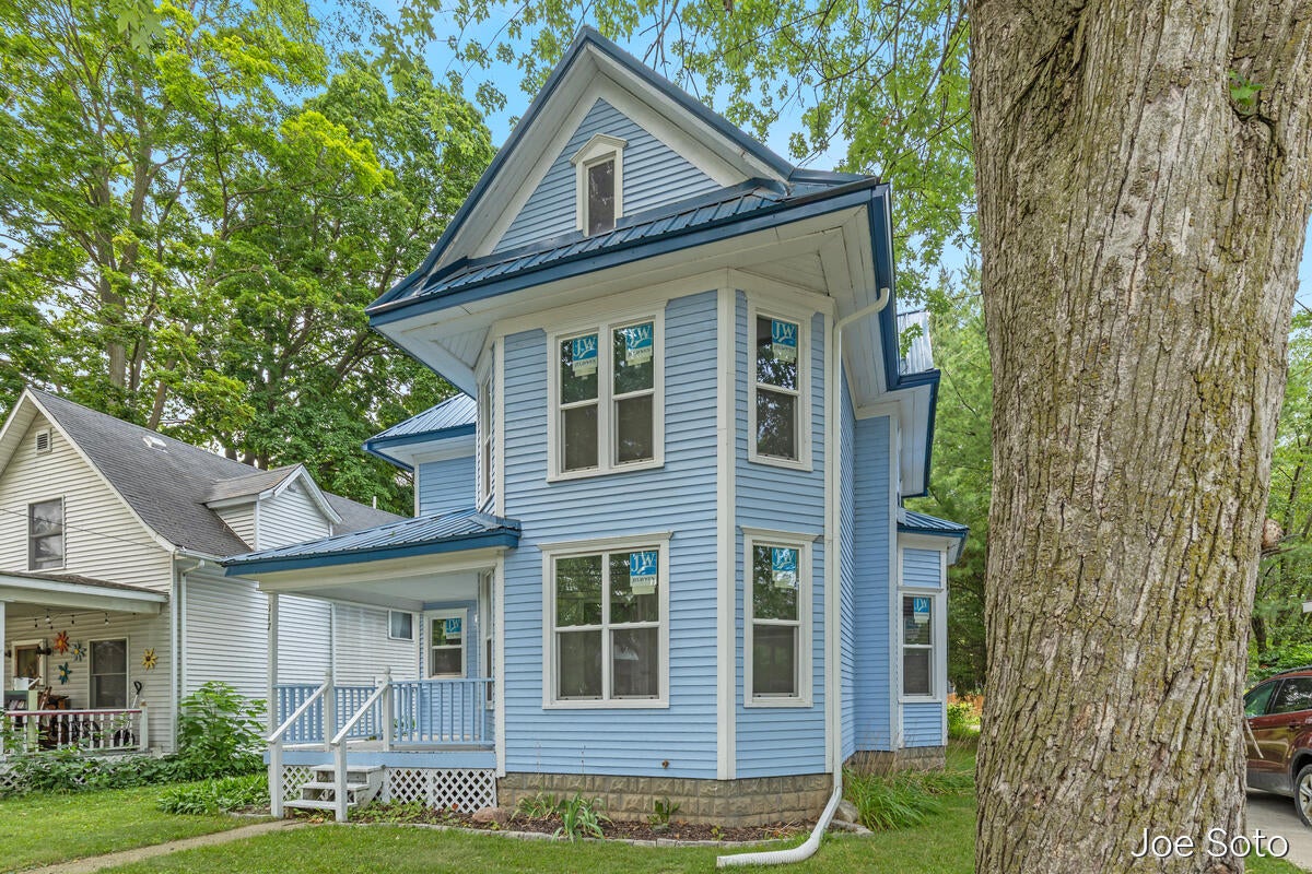 117 E Wright Avenue