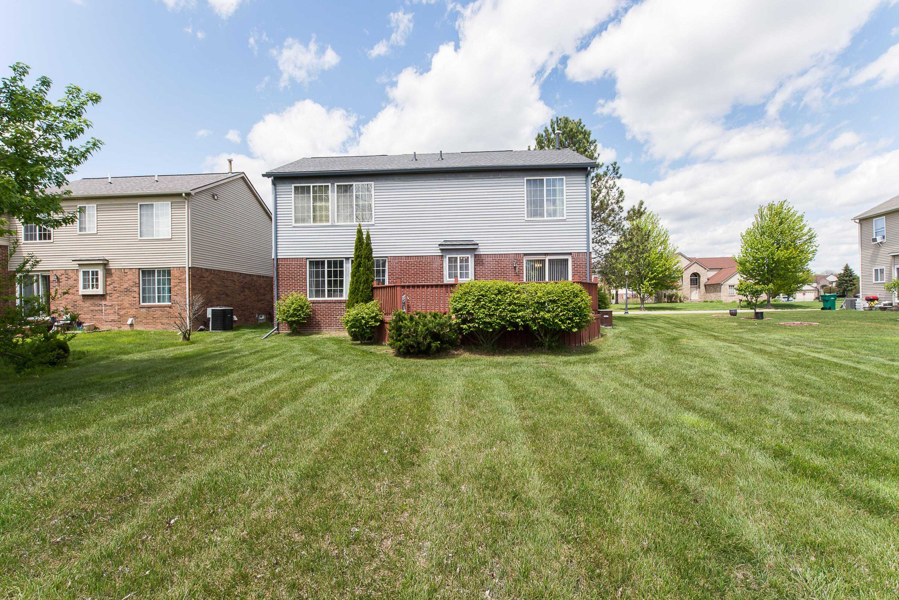 8876 Tamarack Lane