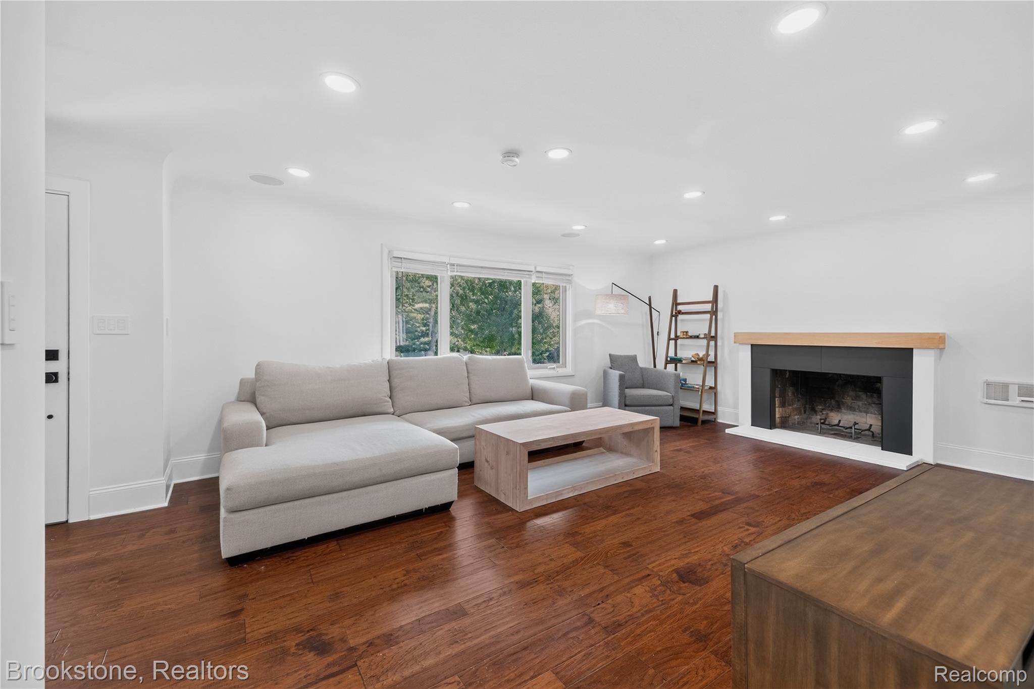 2768 Hillendale Drive
