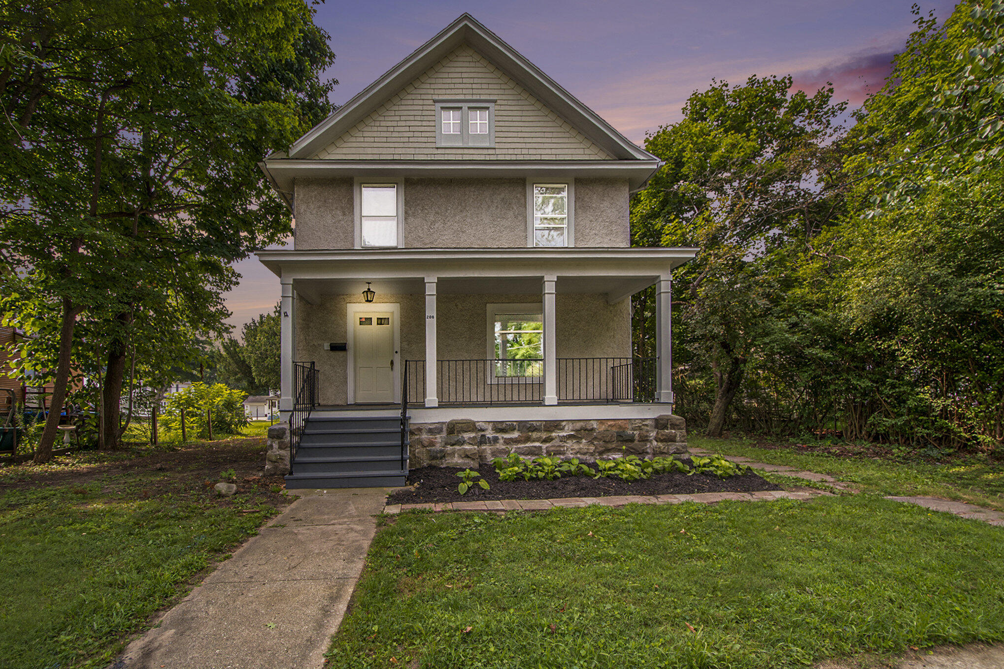 208 E Oak Street