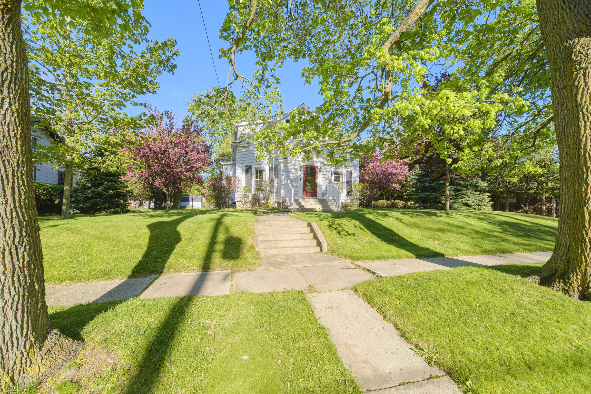 513 Oak Street