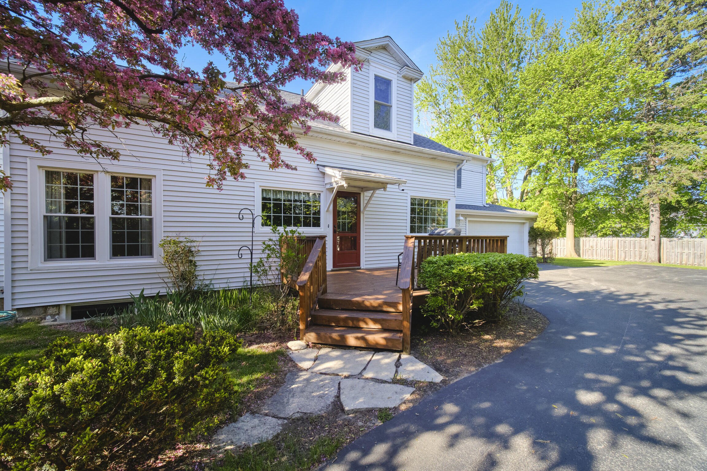 513 Oak Street
