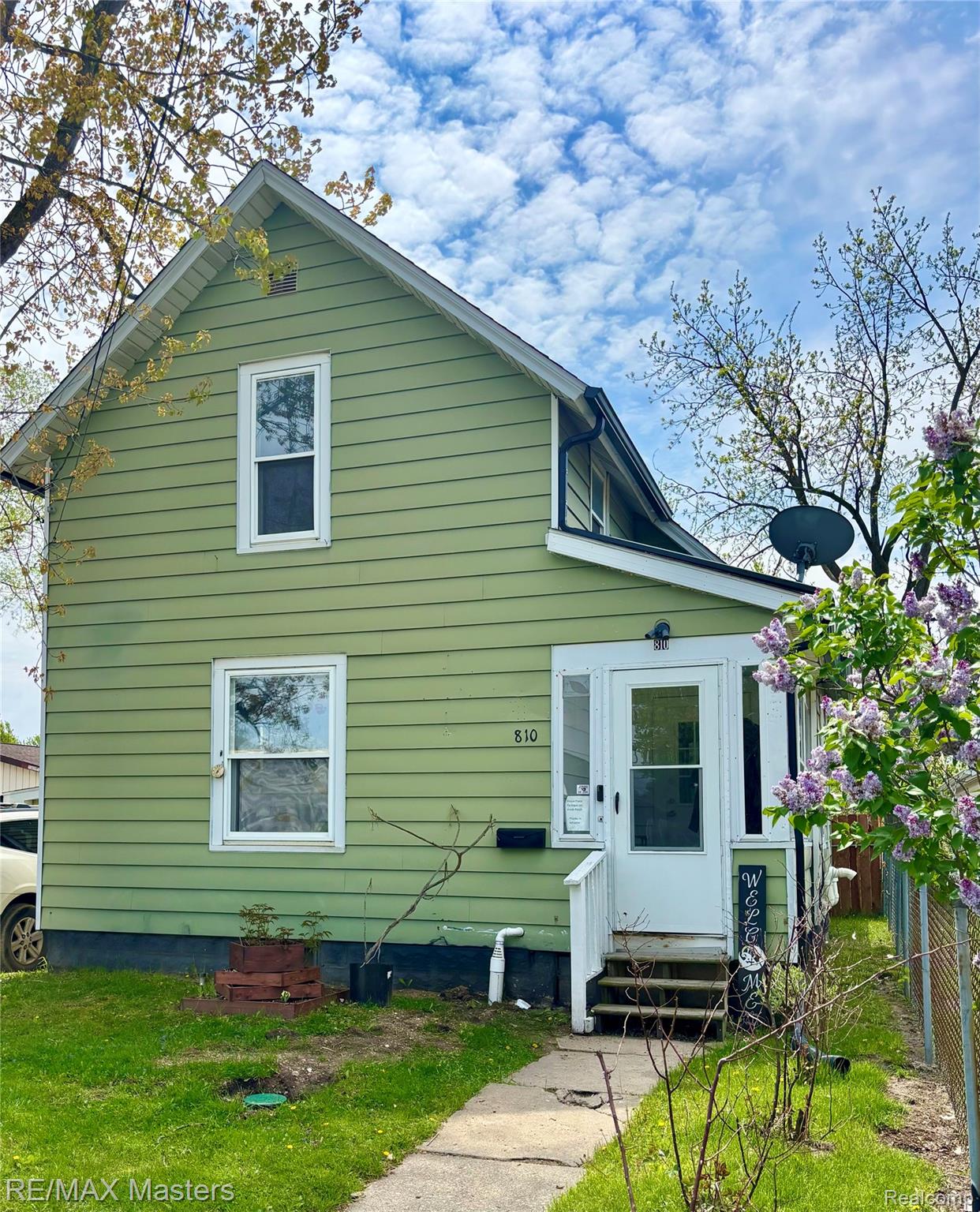 810 E Beecher Street