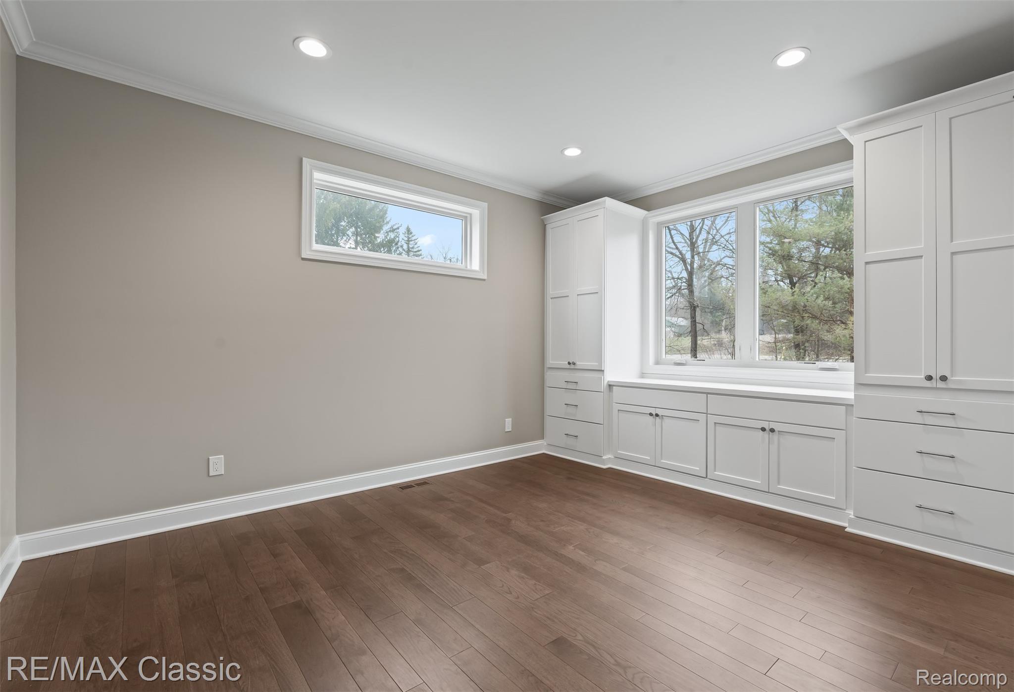 5567 Huron River Drive