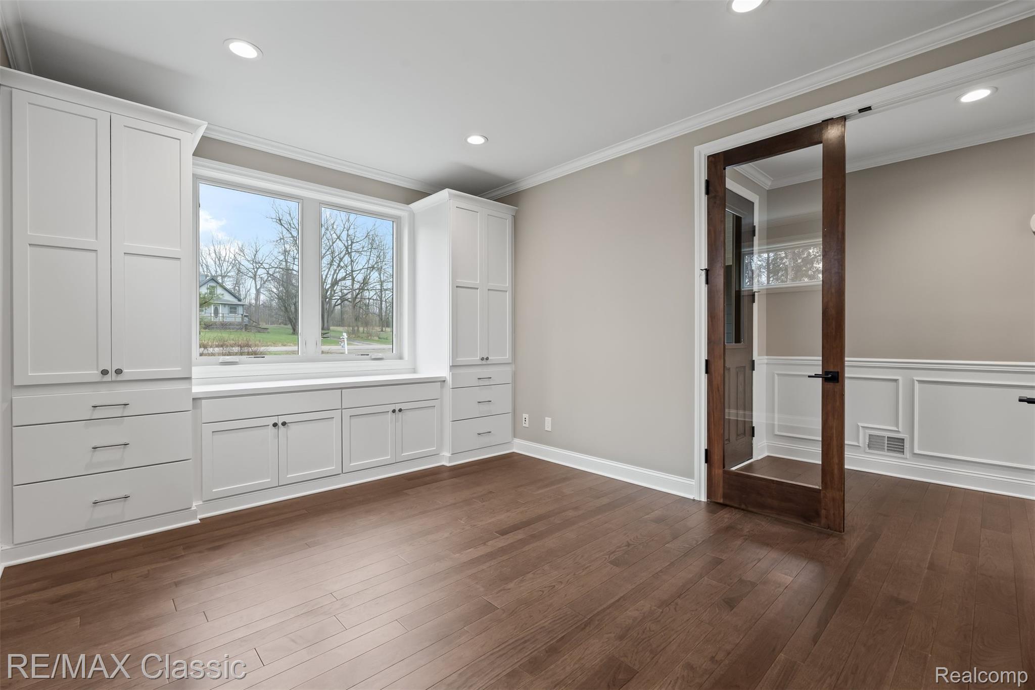 5567 Huron River Drive