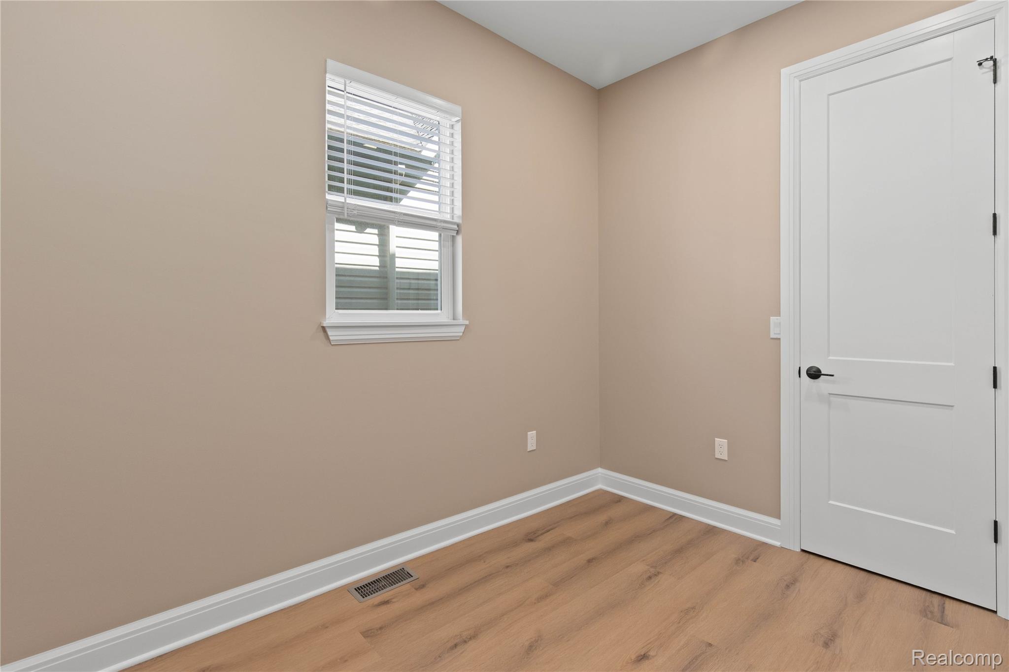 Detroit City, Michigan 48209, United States, 2 Bedrooms Bedrooms, ,1 BathroomBathrooms,Residential,Active,159466