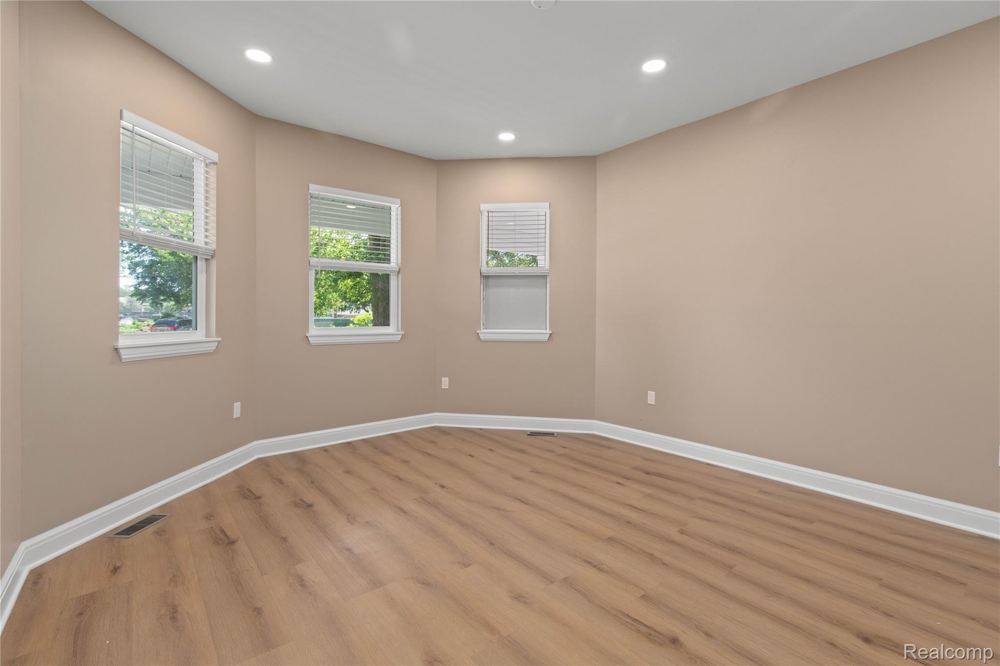 Detroit City, Michigan 48209, United States, 2 Bedrooms Bedrooms, ,1 BathroomBathrooms,Residential,Active,159466