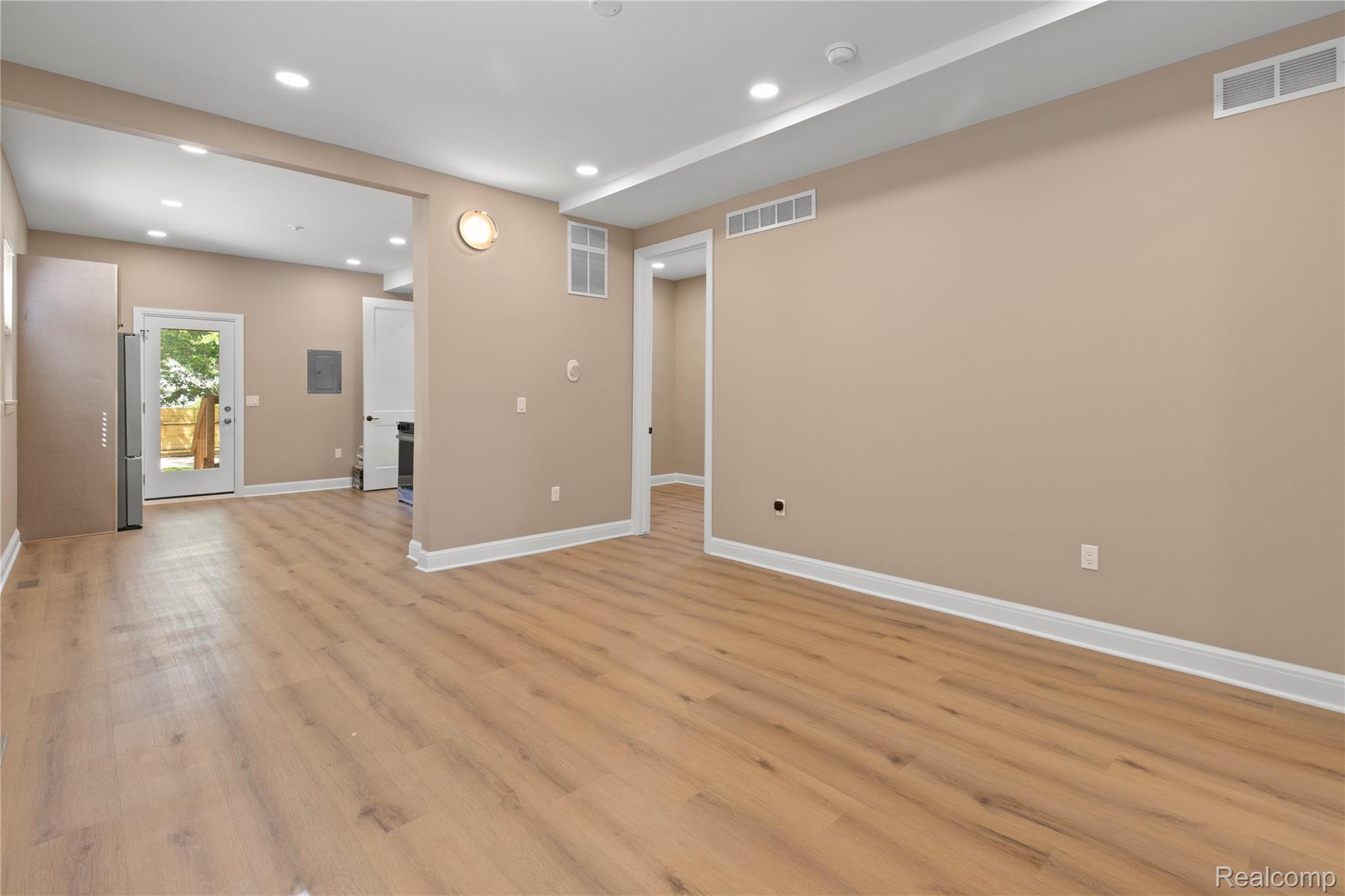 Detroit City, Michigan 48209, United States, 2 Bedrooms Bedrooms, ,1 BathroomBathrooms,Residential,Active,159466