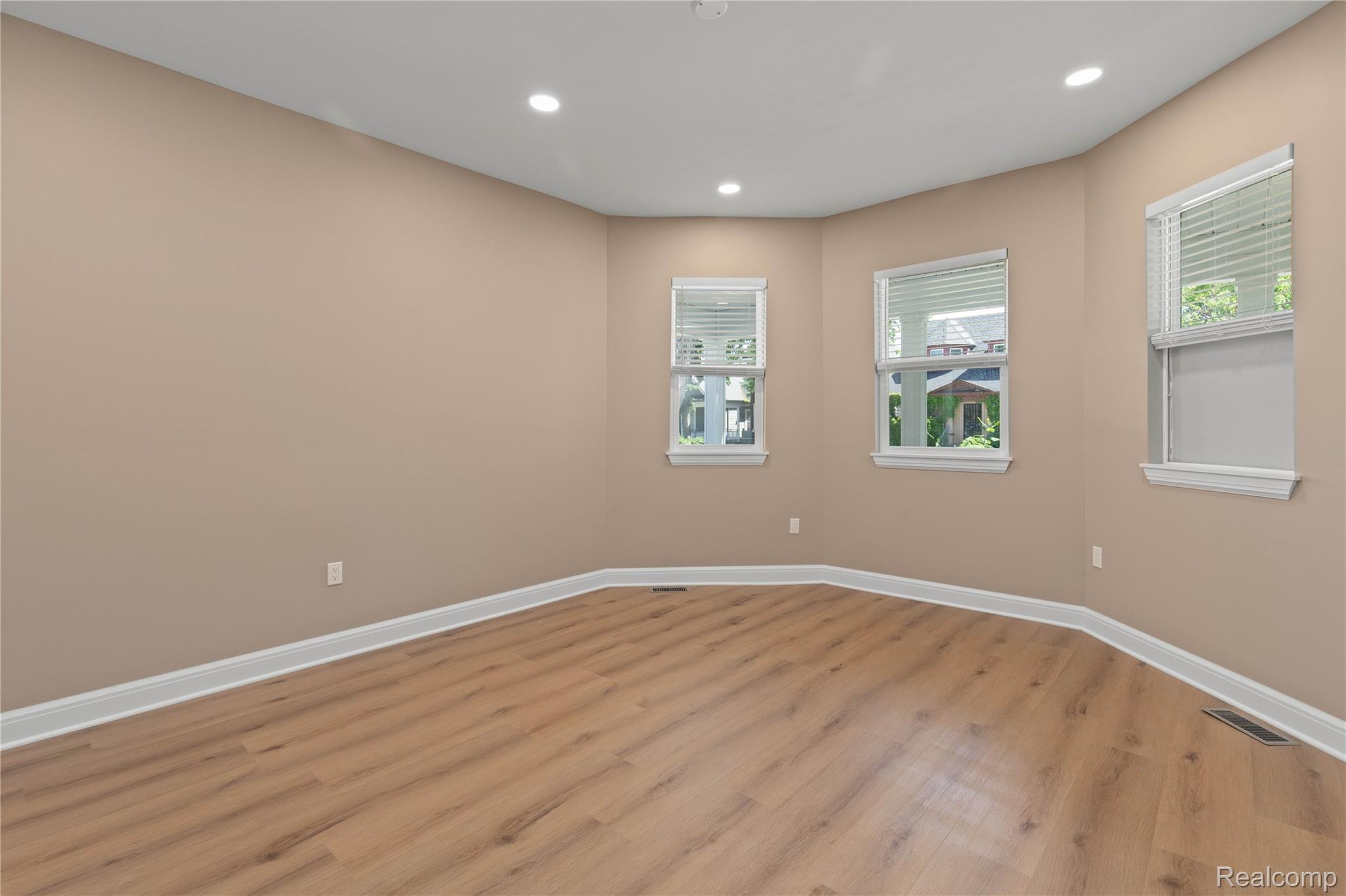 Detroit City, Michigan 48209, United States, 2 Bedrooms Bedrooms, ,1 BathroomBathrooms,Residential,Active,159466