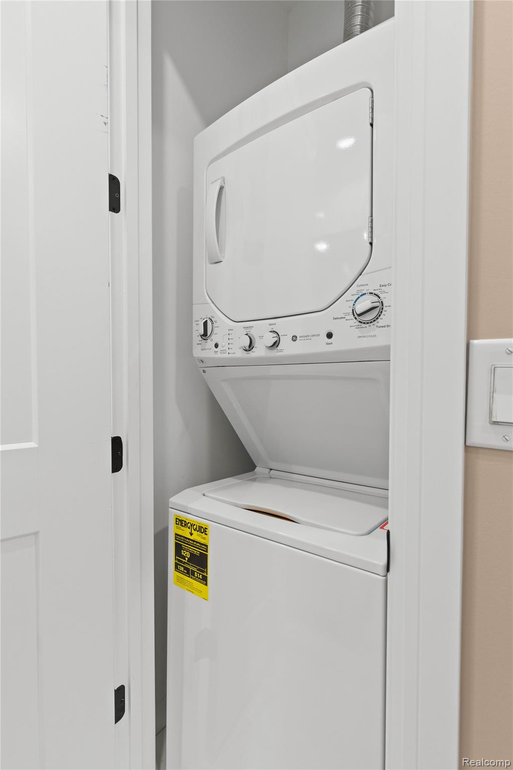 Detroit City, Michigan 48209, United States, 2 Bedrooms Bedrooms, ,1 BathroomBathrooms,Residential,Active,159466