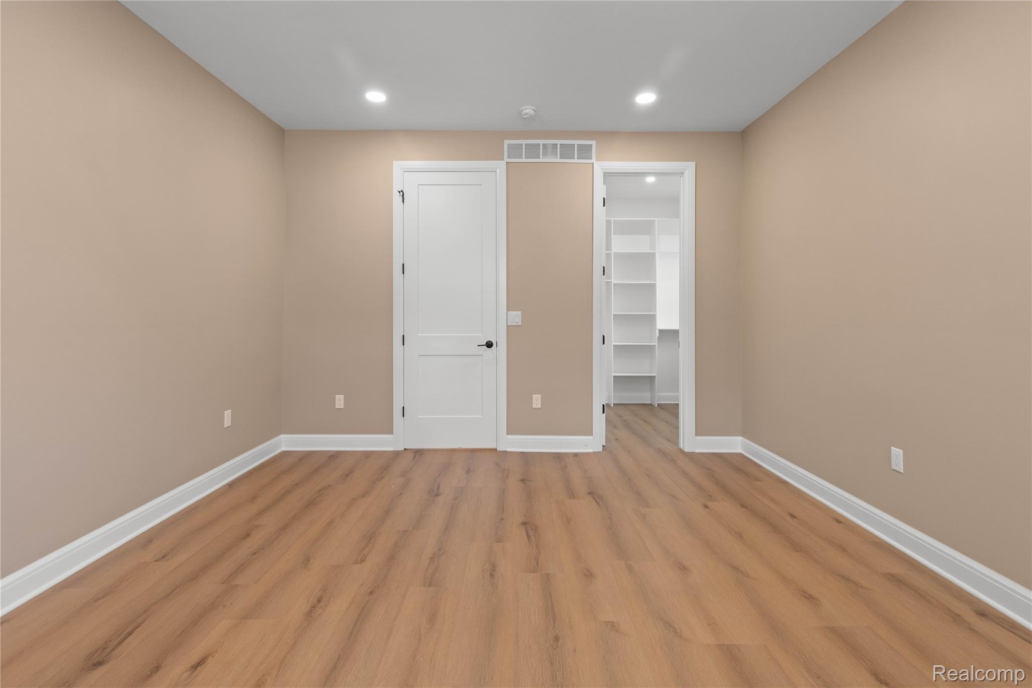 Detroit City, Michigan 48209, United States, 2 Bedrooms Bedrooms, ,1 BathroomBathrooms,Residential,Active,159466