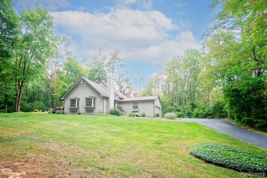 9256 Pine Hill Trail