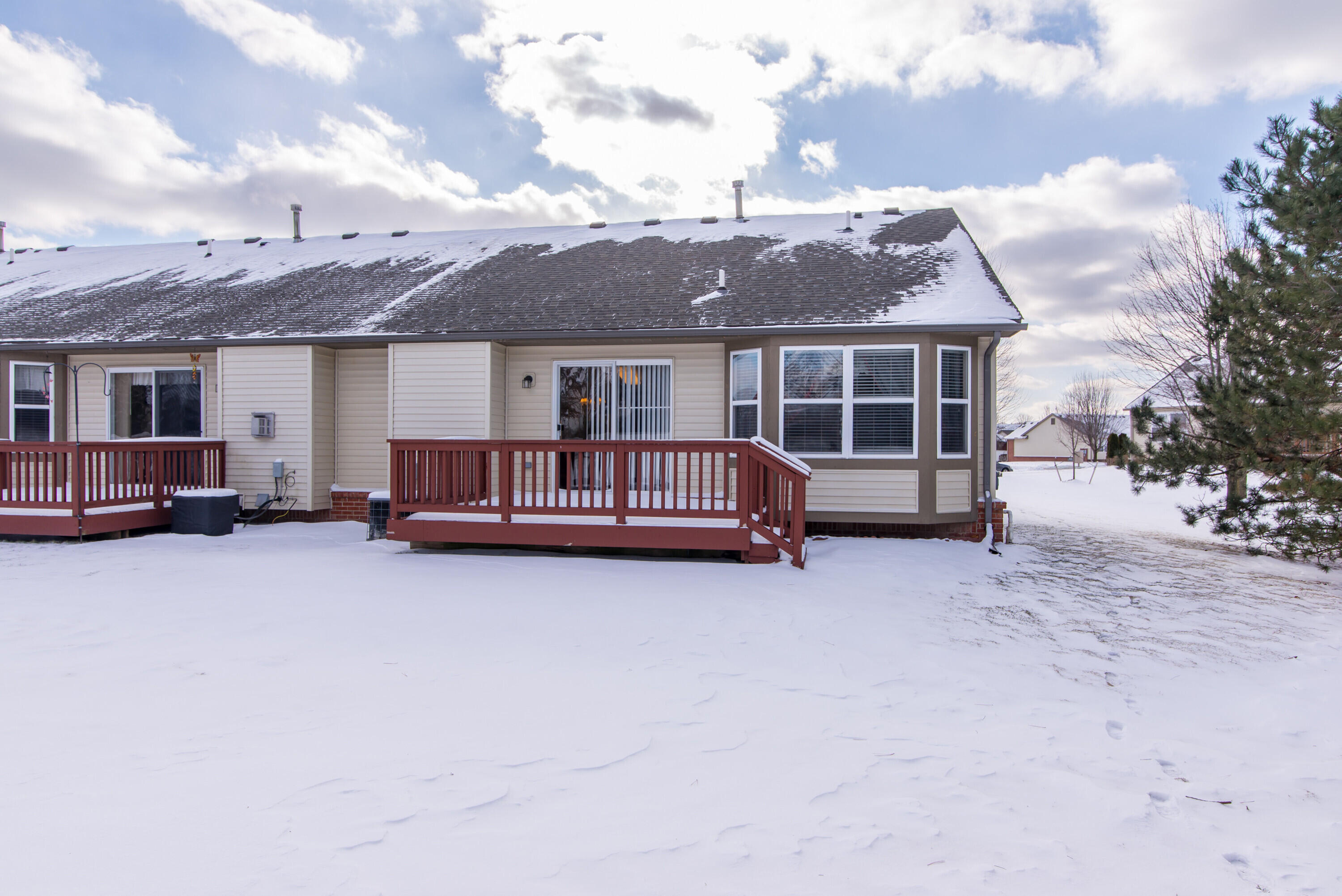 1988 N Kenwyck Drive