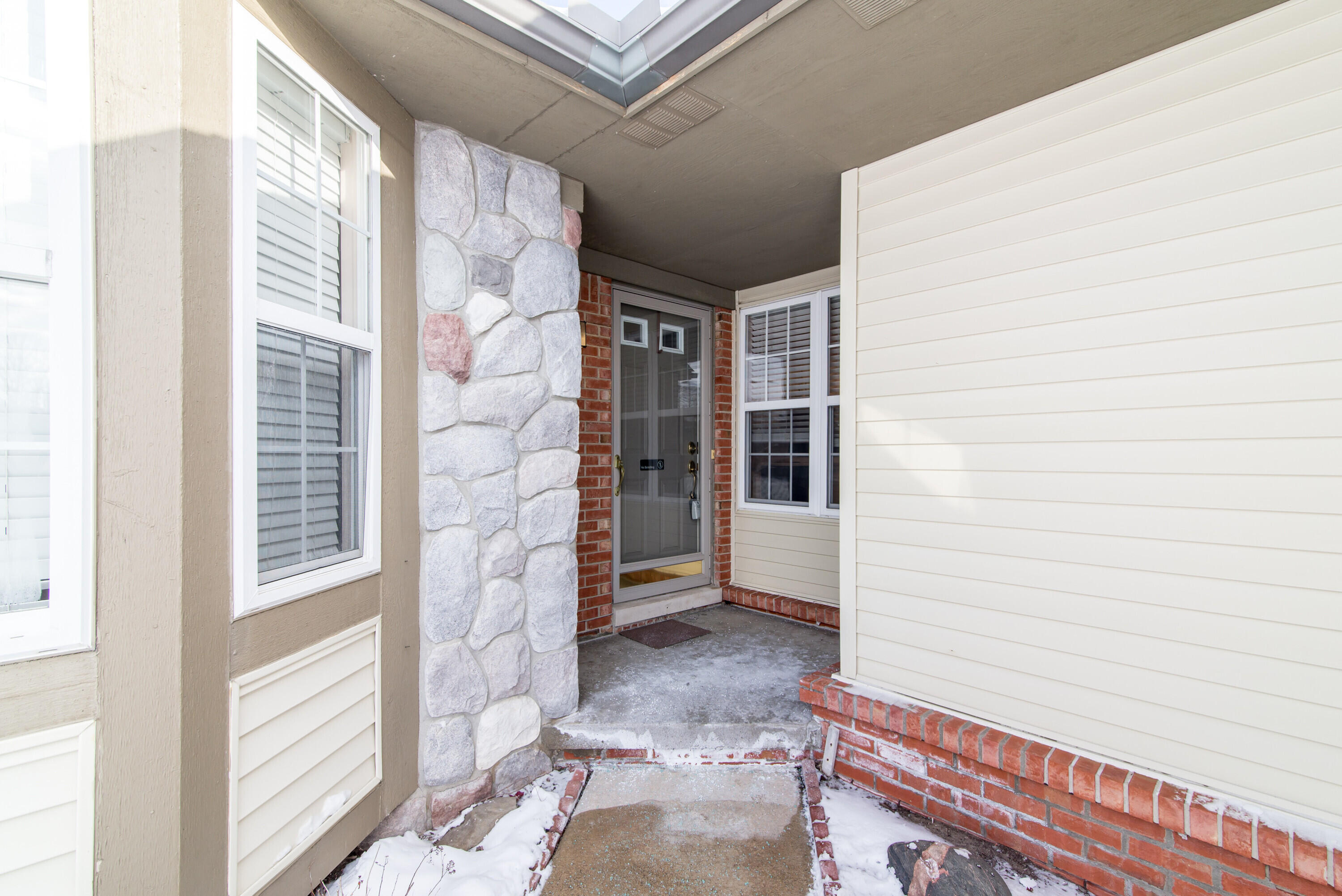 1988 N Kenwyck Drive