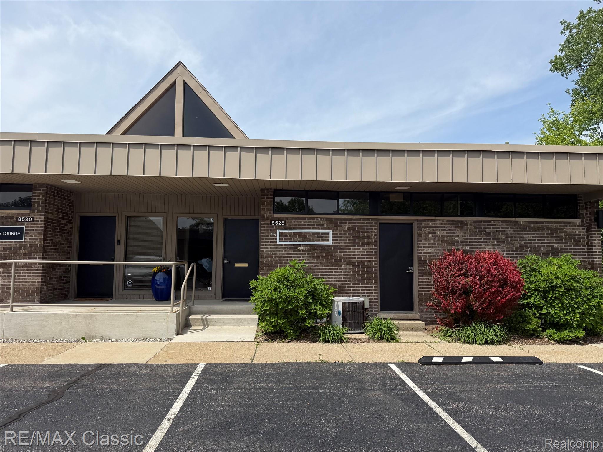 8528 N Canton Center Rd, Canton MI 48187
