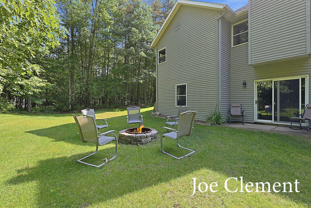 9347 Cedar Pines Lane NE