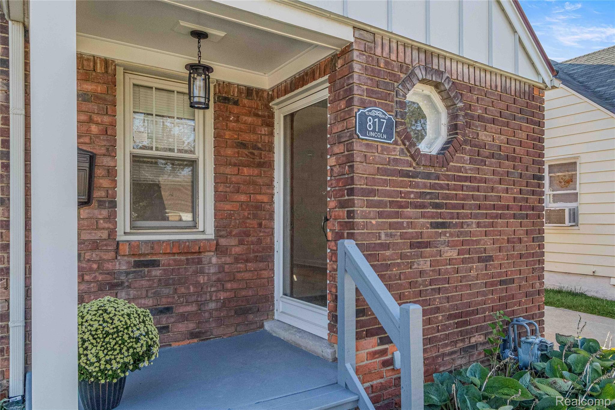 817 Lincoln Avenue