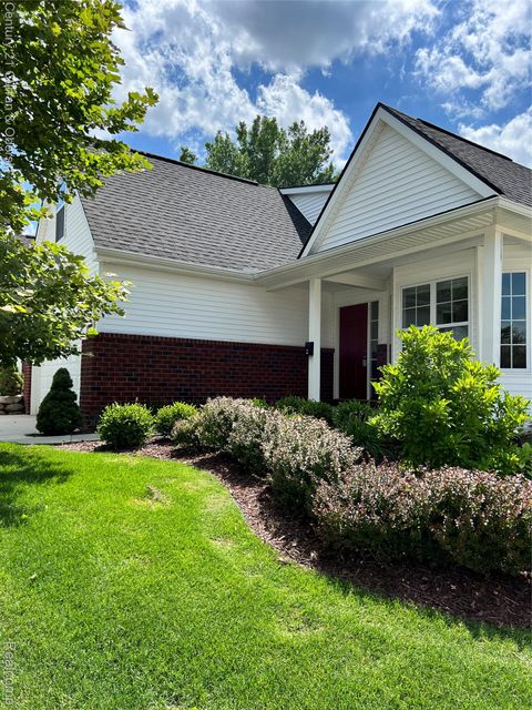 828 Nelsons Ridge Drive 20 Howell City MI 48843