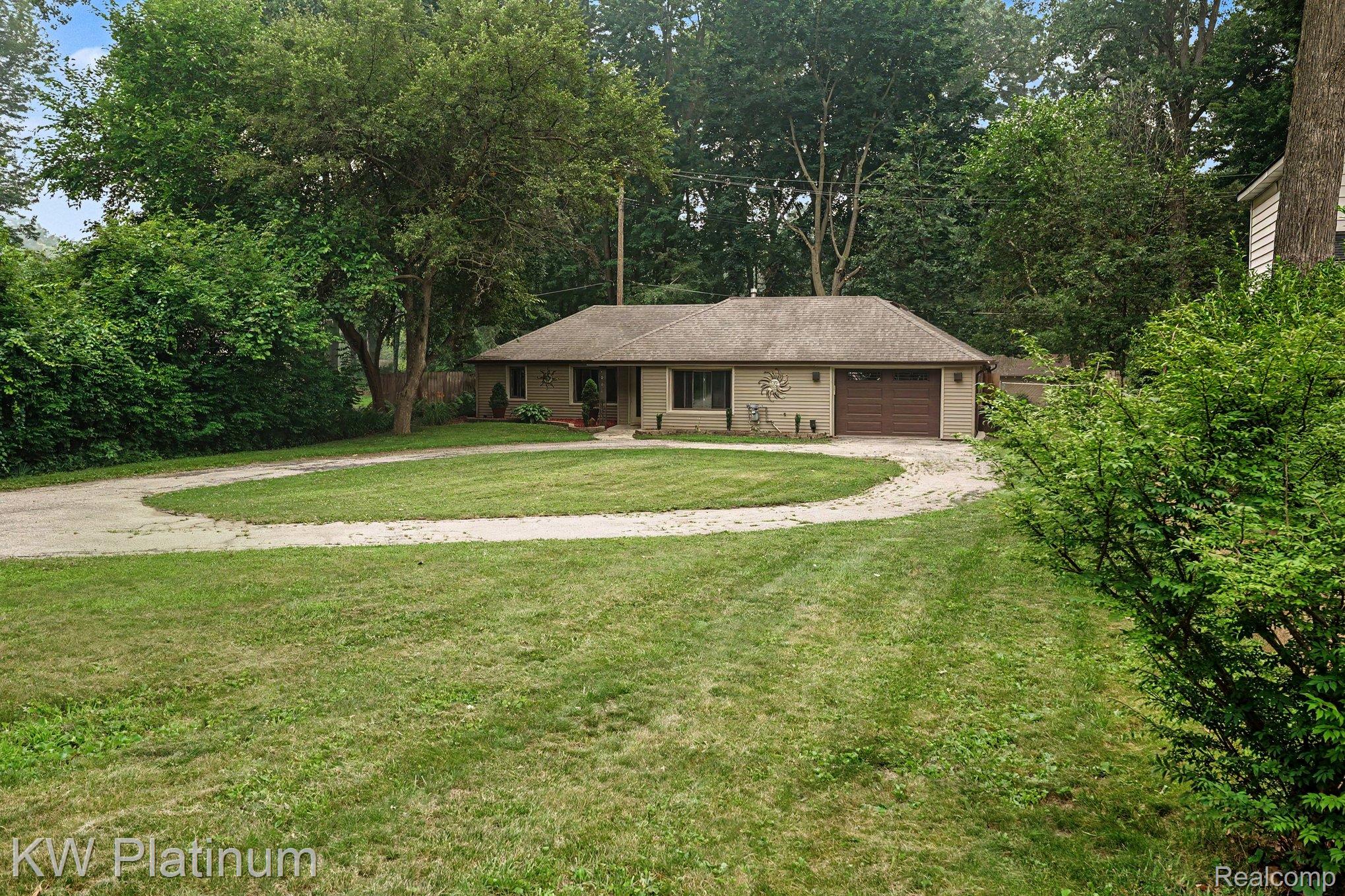 4885 Lakeshore Road