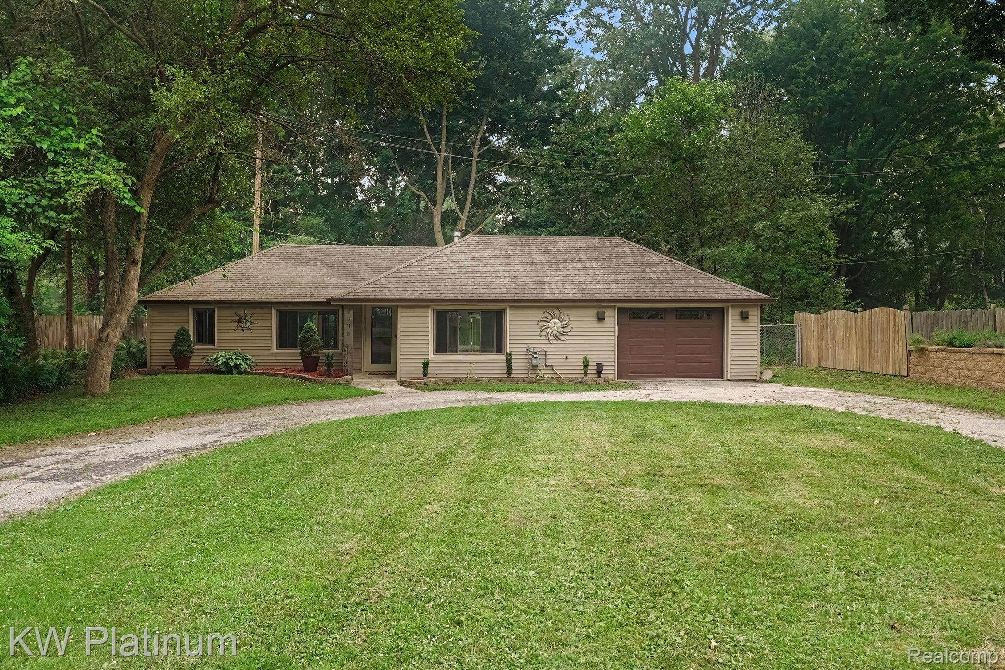 4885 Lakeshore Road