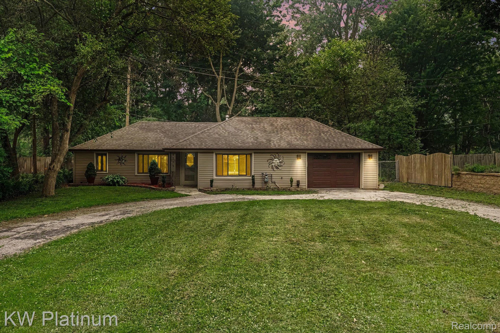 4885 Lakeshore Road