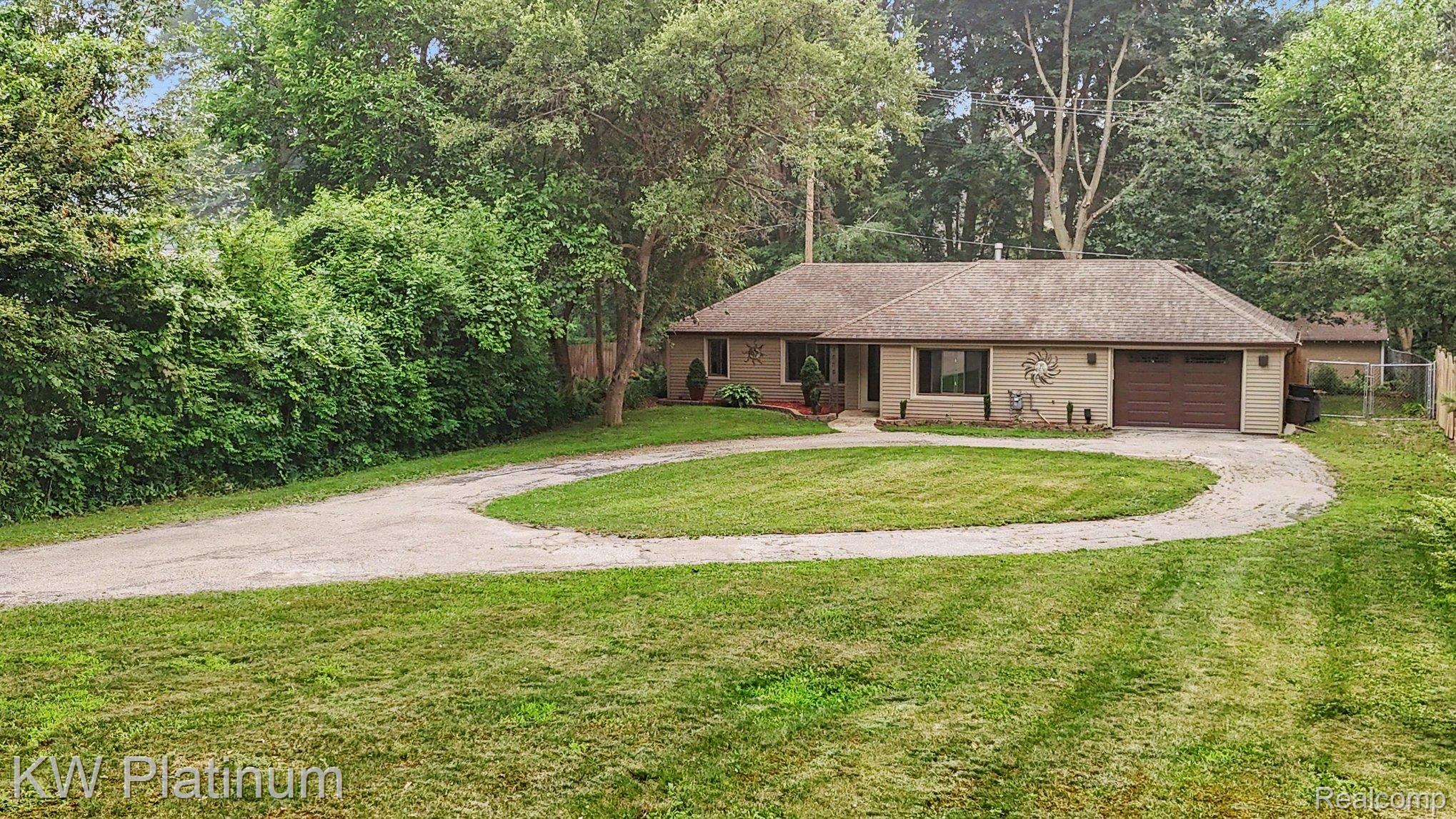 4885 Lakeshore Road