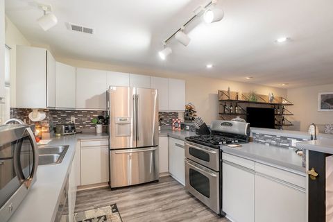 A home in WaterfordCharterTownship_Oakland