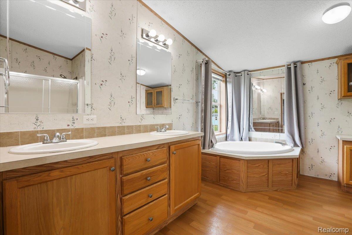 Brandon Charter Township, Michigan 48348, United States, 3 Bedrooms Bedrooms, ,2 BathroomsBathrooms,Residential,Active,160921