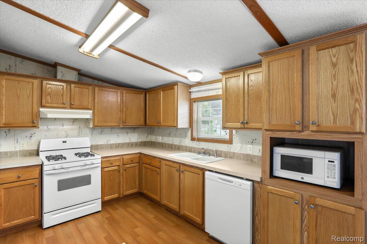 Brandon Charter Township, Michigan 48348, United States, 3 Bedrooms Bedrooms, ,2 BathroomsBathrooms,Residential,Active,160921