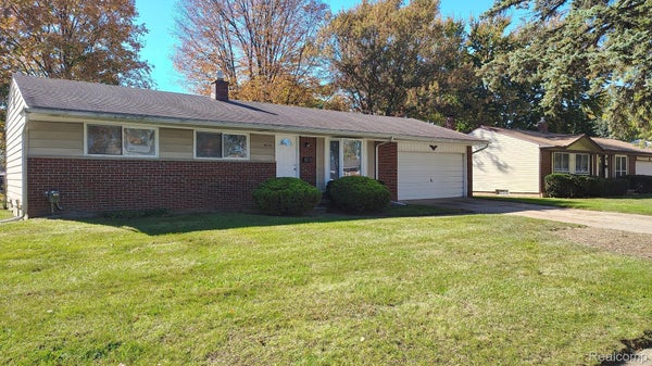 6155 GRACE K DR, WATERFORD, MI 48329 - Image 76c75bf8e9ddf42b3ebdf465ff26a678/3374105642