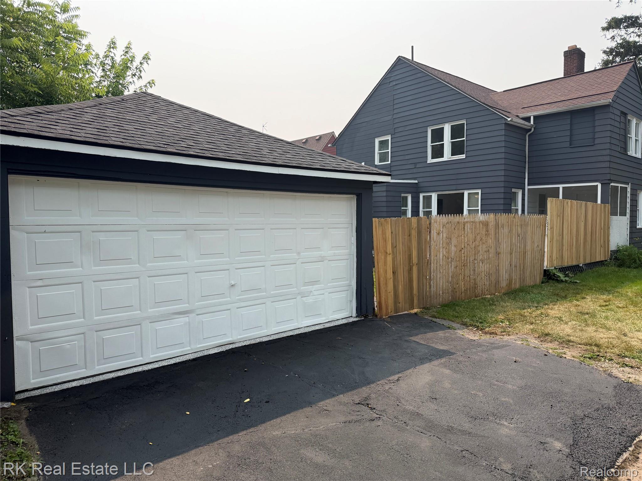 890 Spence Street