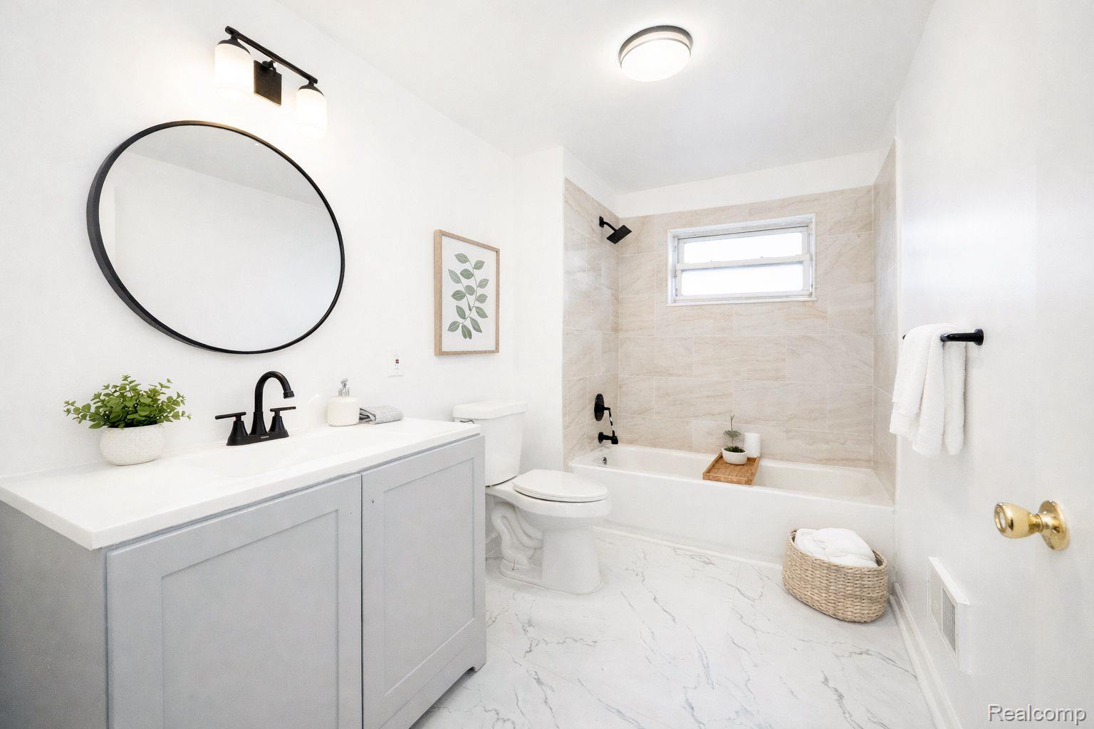 152 W Mansfield Avenue