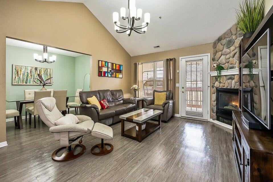 1550 Oakfield Drive