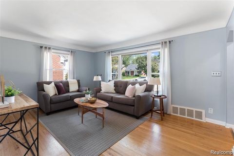 Tiny photo for 2633 N Wilson Avenue, Royal Oak City, MI 48073 (MLS # 20261040693)