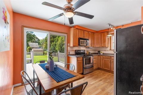 Tiny photo for 2633 N Wilson Avenue, Royal Oak City, MI 48073 (MLS # 20261040693)